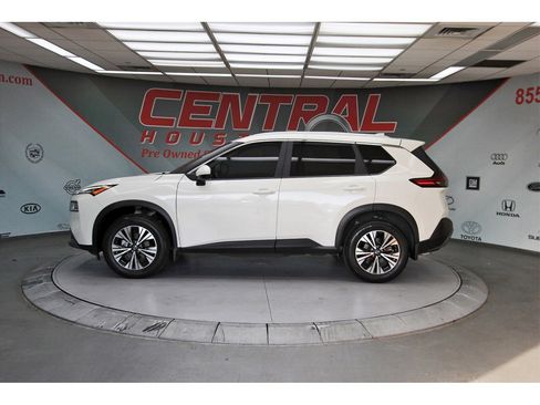 Certified 2022 Nissan Rogue SV w/ SV Premium Package image 3