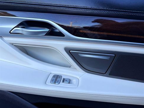 Used 2018 BMW 750i image 34