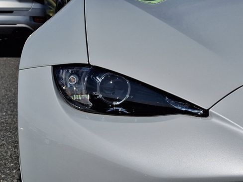 Used 2018 MAZDA MX-5 Miata RF Grand Touring RWD image 9