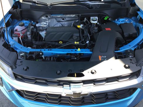 New 2026 Chevrolet Trax LS w/ LS Convenience Package FWD image 35
