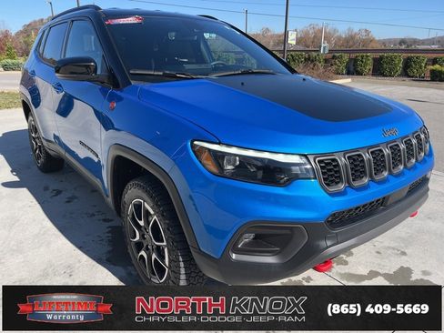 Used 2025 Jeep Compass Trailhawk w/ Trailhawk Elite Group image 29