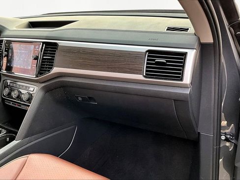 Used 2022 Volkswagen Atlas SE w/ Panoramic Sunroof Package image 19