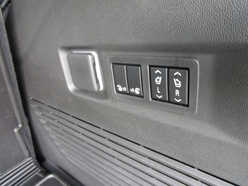 New 2026 GMC Yukon AT4 Ultimate w/ LPO, Floor Liner Package AWD/4WD image 17