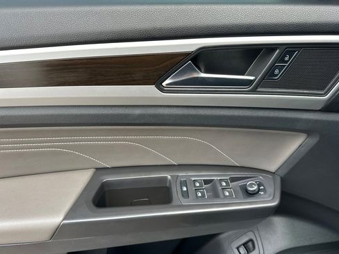 Used 2023 Volkswagen Atlas SE w/ Panoramic Sunroof Package FWD image 11