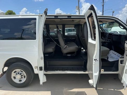 Used 2011 Chevrolet Express 2500 LS image 24
