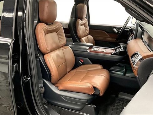 Used 2023 Lincoln Navigator Reserve image 7