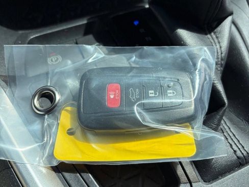 Used 2019 Toyota RAV4 XLE w/ Convenience Package FWD image 14