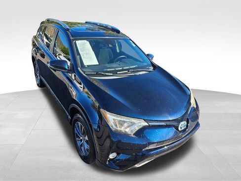 Used 2018 Toyota RAV4 XLE AWD/4WD image 2