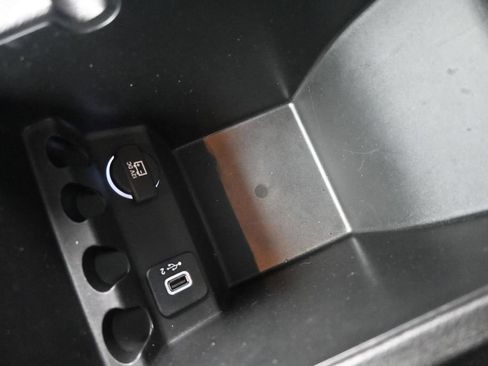 Used 2019 Jeep Cherokee Trailhawk AWD/4WD image 39
