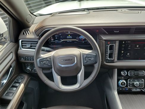 Used 2024 GMC Yukon Denali AWD/4WD image 12