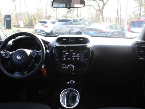Certified 2018 Kia Soul + image 22