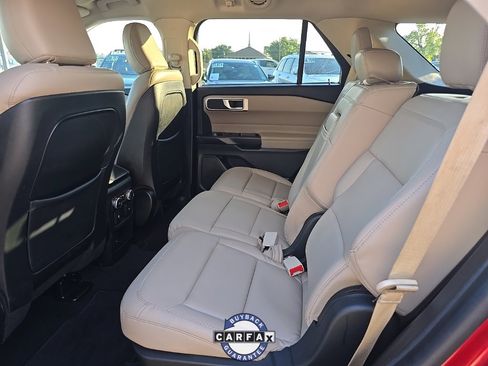 Used 2020 Ford Explorer XLT w/ Equipment Group 202A image 12
