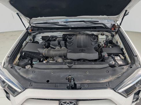Used 2018 Toyota 4Runner SR5 Premium AWD/4WD image 25