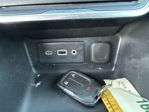 Used 2021 GMC Terrain SLE w/ LPO, Floor Liner Package image 23