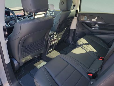 New 2026 Mercedes-Benz GLS 450 4MATIC image 9
