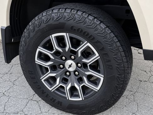 Certified 2023 Chevrolet Colorado Z71 w/ Z71 Convenience Package 2 AWD/4WD image 14