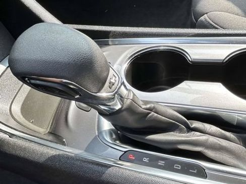 Used 2025 Chevrolet Malibu LT FWD image 13
