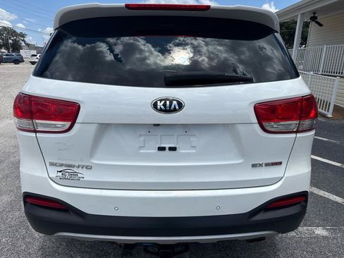 Used 2016 Kia Sorento EX w/ EX Premium Package FWD image 4