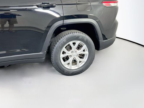 Used 2023 Jeep Grand Cherokee Limited w/ Luxury Tech Group II AWD/4WD image 30