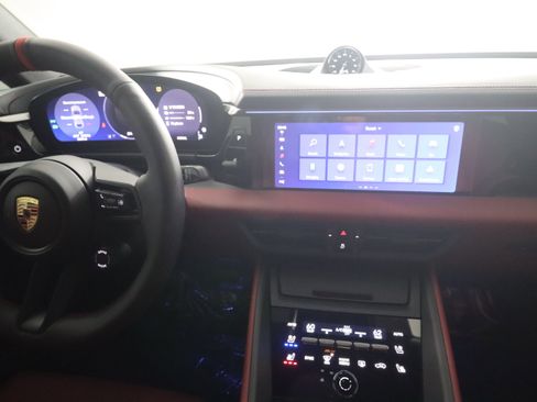 Used 2024 Porsche Macan 4 Electric image 19