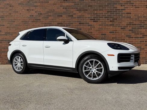 Used 2025 Porsche Cayenne image 9