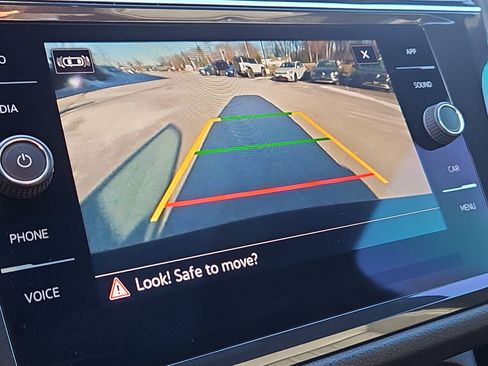 Certified 2022 Volkswagen Tiguan SE R-Line image 11