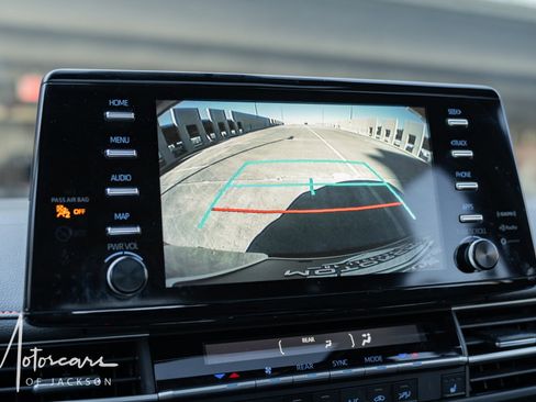 Used 2023 Toyota Sienna XSE image 21