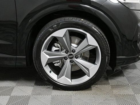 New 2025 Audi Q4 e-tron Prestige image 38