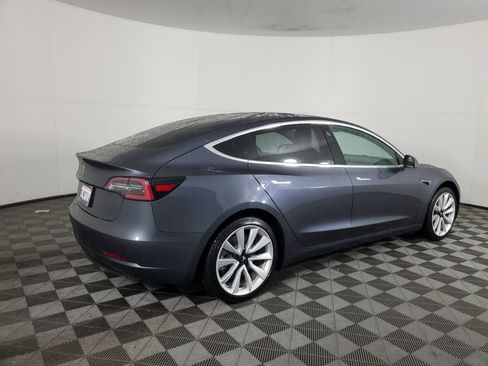 Used 2019 Tesla Model 3 Standard Range Plus image 4