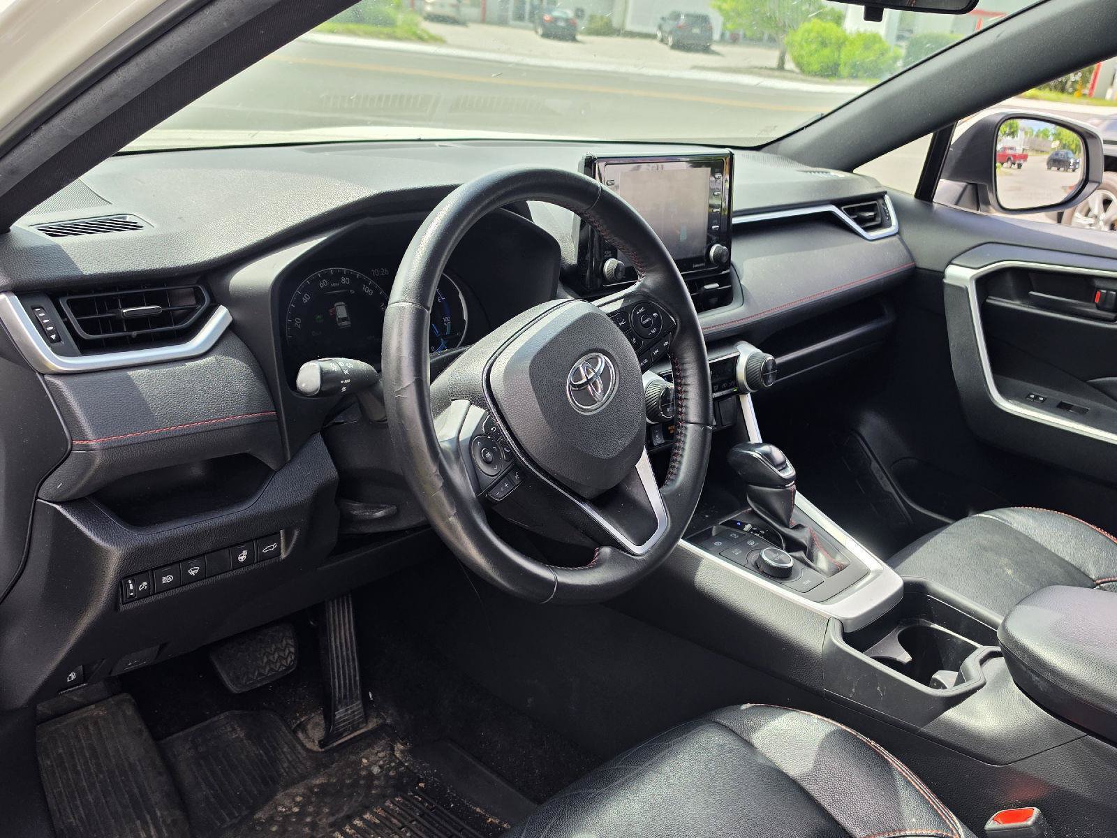 Used 2021 Toyota RAV4 SE w/ Weather & Moonroof Package AWD/4WD image 9