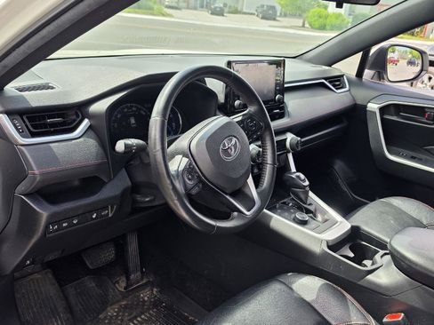Used 2021 Toyota RAV4 SE w/ Weather & Moonroof Package AWD/4WD image 9