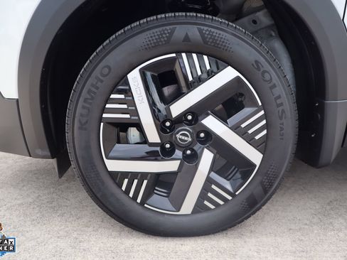 Used 2025 Nissan Kicks SV FWD image 10
