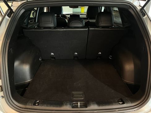 Used 2025 Jeep Compass Trailhawk w/ Trailer Tow Group AWD/4WD image 31