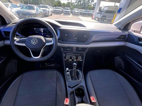 Certified 2023 Volkswagen Taos SE image 3