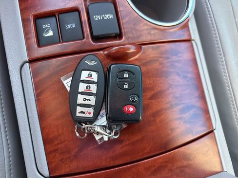 Used 2010 Toyota Highlander Limited image 30