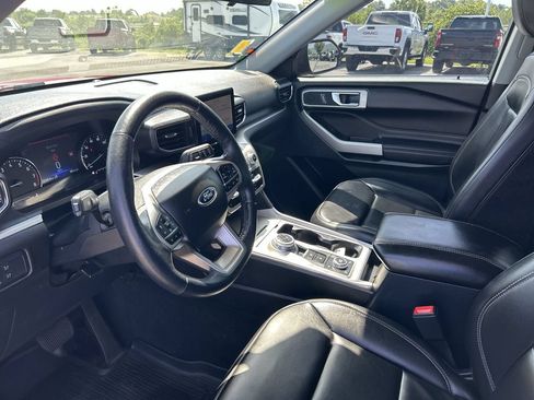 Used 2022 Ford Explorer XLT w/ Equipment Group 202A AWD/4WD image 24