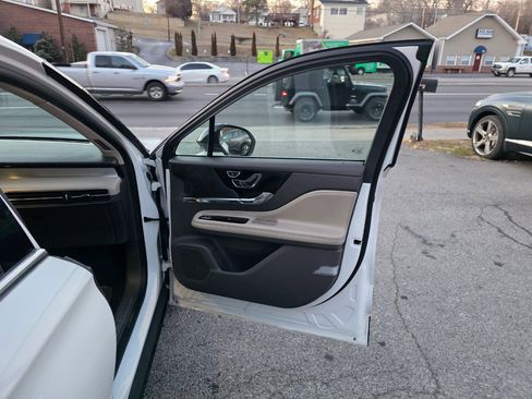 Used 2020 Lincoln Corsair Standard AWD w/ Equipment Group 101A image 16