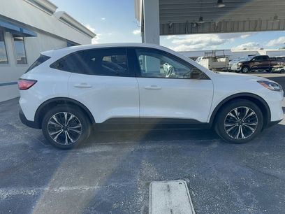 Used 2022 Ford Escape SE w/ SE Sport Appearance Package