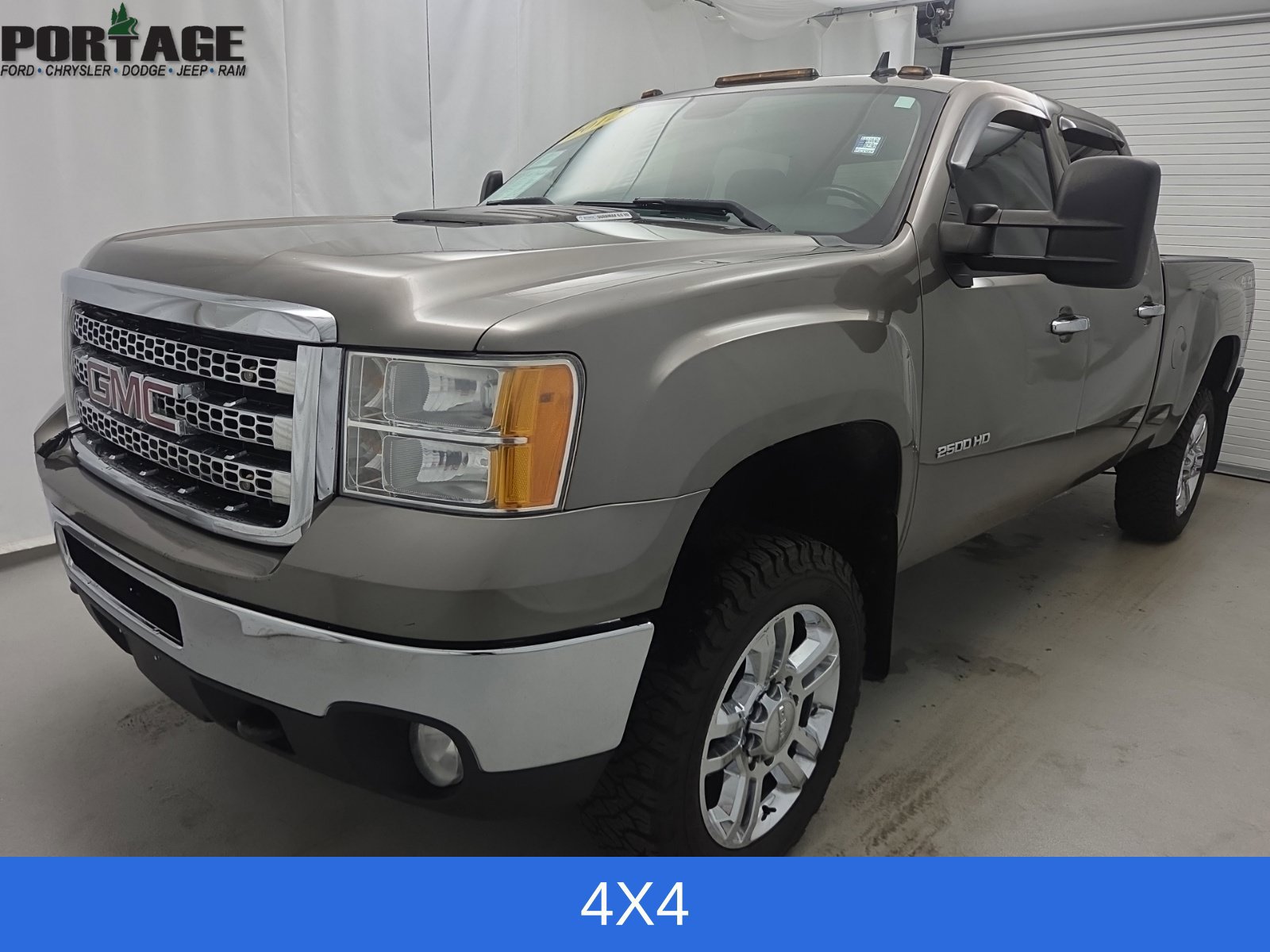 Used 2012 GMC Sierra 2500 SLE w/ SLE Preferred Package AWD/4WD image 3