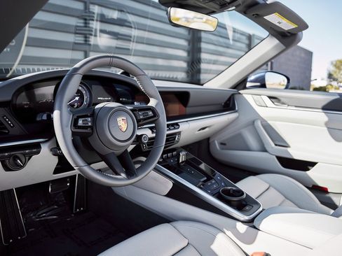 Used 2022 Porsche 911 Turbo S image 2