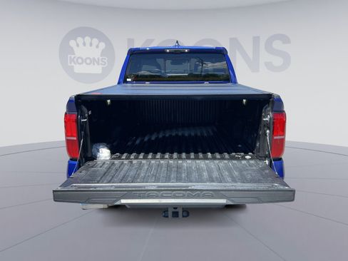 Used 2025 Toyota Tacoma Limited AWD/4WD image 25