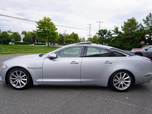 Used 2011 Jaguar XJ RWD image 4