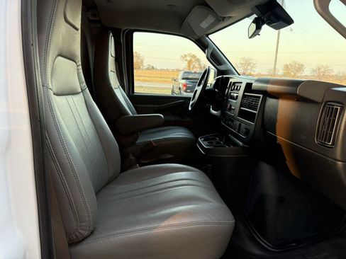 Used 2023 GMC Savana 2500 Extended w/ Driver Convenience Package image 9
