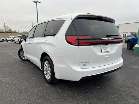 New 2026 Chrysler Pacifica Select image 7