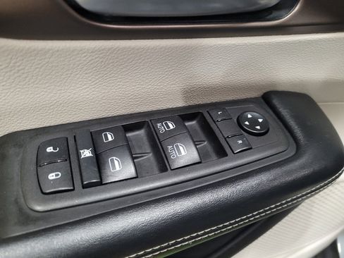 Used 2021 Chrysler Voyager Lxi FWD image 27