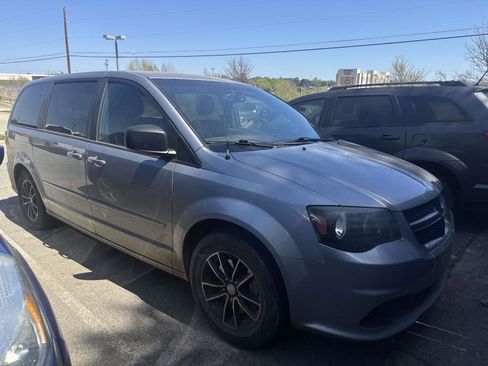 Used 2015 Dodge Grand Caravan SE w/ Quick Order Package 29E SE image 2