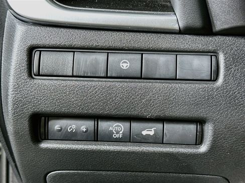 Used 2025 Nissan Rogue SV AWD/4WD image 17