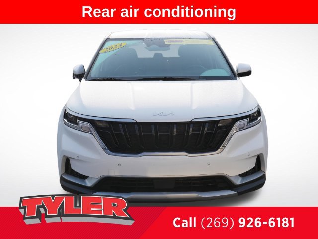 Used 2024 Kia Carnival EX FWD image 2