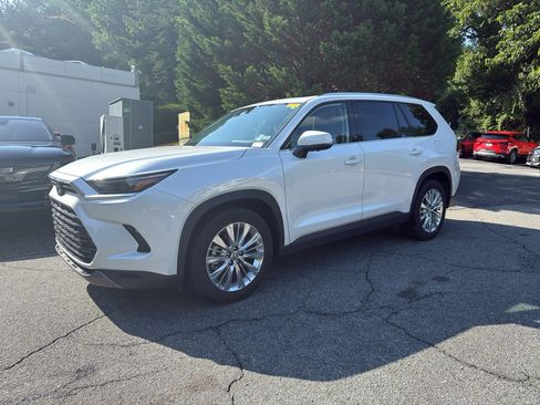 Used 2024 Toyota Grand Highlander AWD image 1
