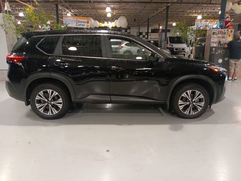 Used 2023 Nissan Rogue SV AWD/4WD image 10